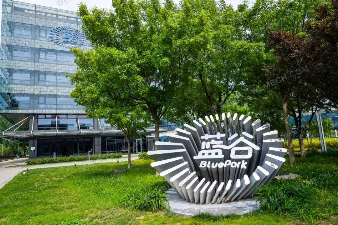 赛力斯半年亏17亿元背后，新能源车越换越快，车企到底要付出多少代价？配图 3